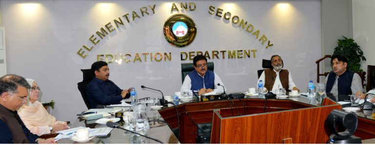 خیبر پختونخوا حکومت نے محکمہ ابتدائی و ثانوی تعلیم کی جانب سے صوبہ بھر میں ہونے والے میٹرک کے سالانہ امتحانات 2026 کے شفاف اور مؤثر انعقاد کو یقینی بنانے کے لیے ایک اہم اقدام اٹھا ئے ہیں