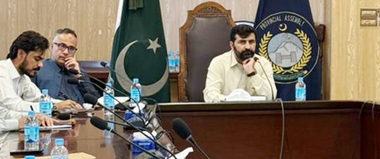 خیبر پختونخوا کے وزیر ایکسائز و ٹیکسیشن اور نارکوٹکس کنٹرول سید فخرجہان نے محکمہ ایکسائز کے افسران اور عملے کو سختی سے ہدایت کی ہے کہ وہ رواں مالی سال کیلئے ٹیکس محاصل کی مد میں متعین اہداف کو ہر حالت میں پوری کرے