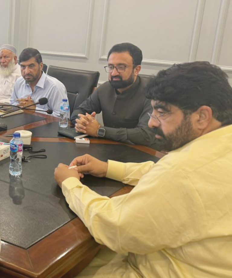 صوبائی وزیر برائے ریونیو اینڈ اسٹیٹ طارق محمود آریانی کی محکمہ مال کی جانب سے پہلی بریفنگ