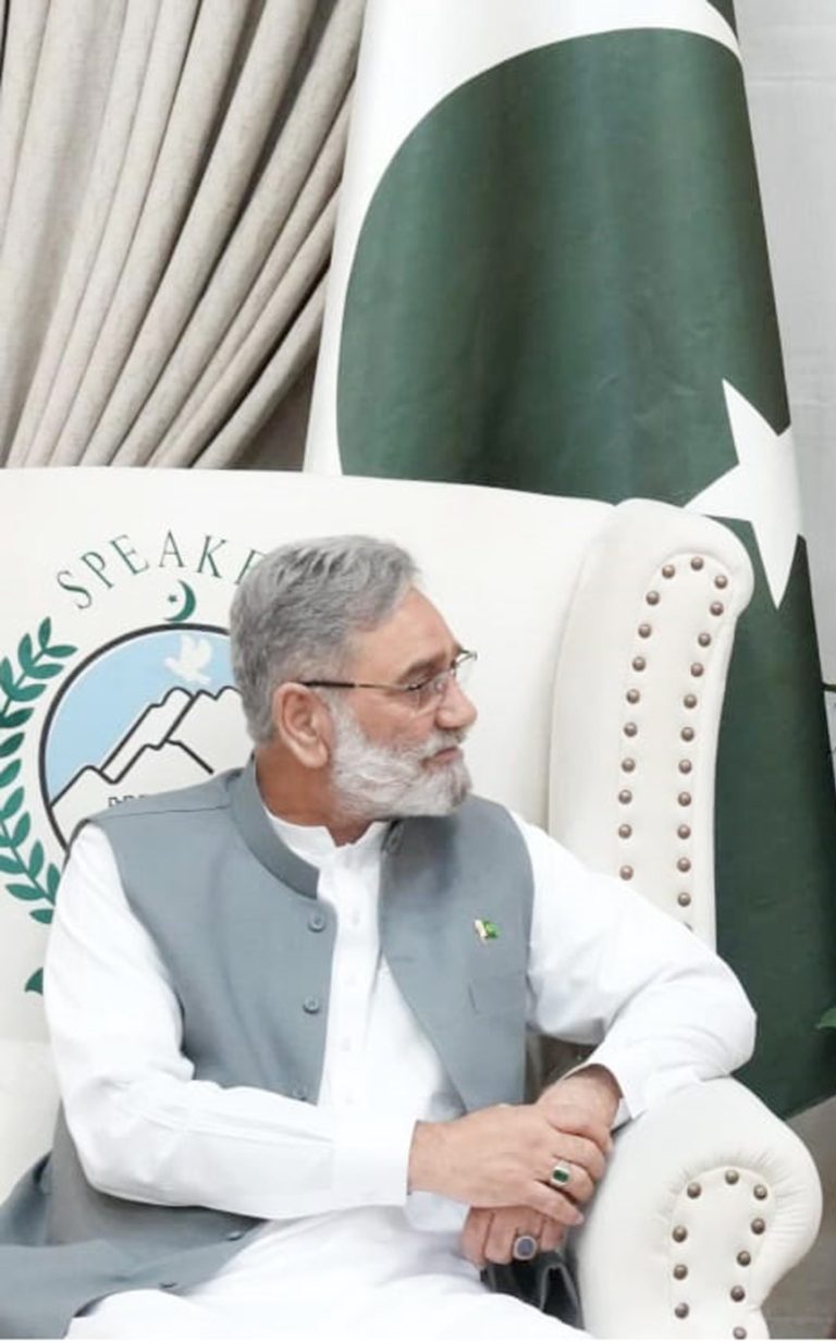 سپیکر خیبرپختونخوا اسمبلی بابر سلیم سواتی سے کنٹرولر جنرل آف اکاؤنٹس پاکستان کی ملاقات