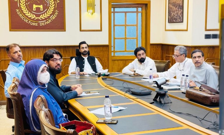 مشیر زراعت میاں محمد عمر کی زیر صدارت فارم سروس سینٹرز کے امور پر اجلاس
