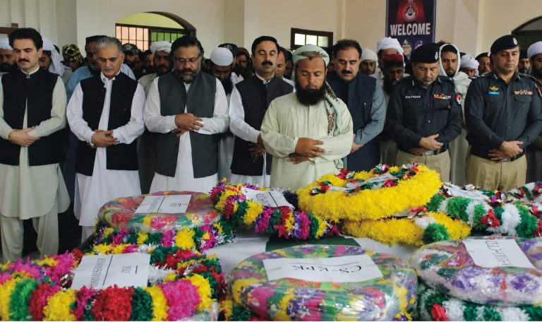 شہداء کی قربانیاں قوم کا فخر ہیں، ان کا خون ہرگز رائیگاں نہیں جائے گا، طارق سعید مروت