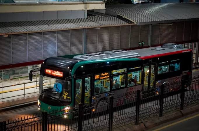 Peshawar BRT’s 296 buses more than Lahore, Multan, Karachi and Rawalpindi-Islamabad Metro Services: KP Finance Advisor Muzzammil Aslam