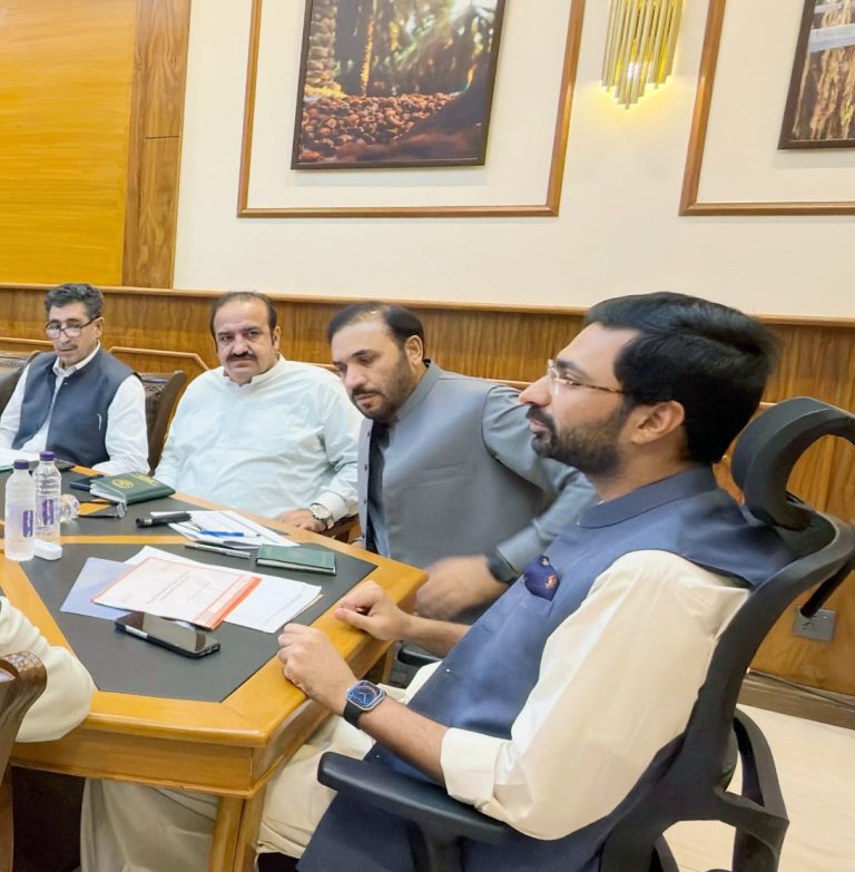 جدید آبپاشی نظام سے پانی کے ضیاع میں کمی اور زرعی پیداوار میں اضافے میں مدد ملے گی، مشیر زراعت میاں محمد عمر