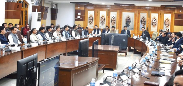 نیب خیبر پختونخوا کا ”خیبر پختونخوا میں سرکاری اراضی کی لیز — قانونی فریم ورک، ریونیو افسران کی ذمہ داریاں اور مسائل“ کے موضوع پر بریفنگ سیشن