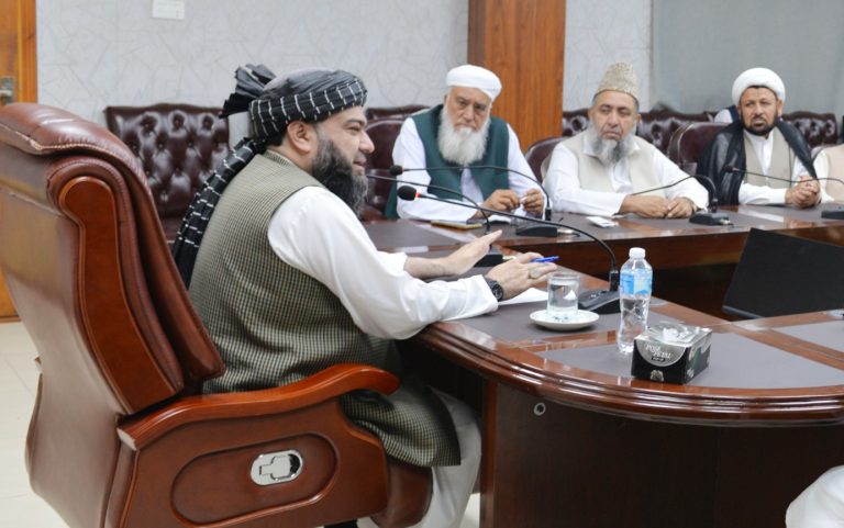 دہشت گردی کے خلاف جنگ میں افواج پاکستان اور سول اداروں کے شانہ بشانہ کھڑے ہیں، مولانا طیب قریشی